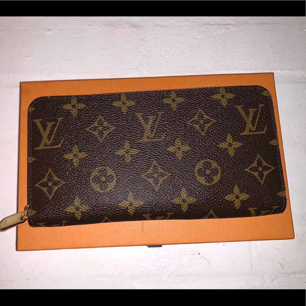 Zippy wallet - brown monogram